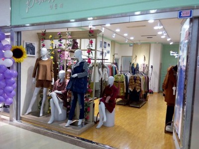 品牌女裝批發(fā)優(yōu)選 海容服裝店，專業(yè)廠家直供優(yōu)惠供應(yīng)